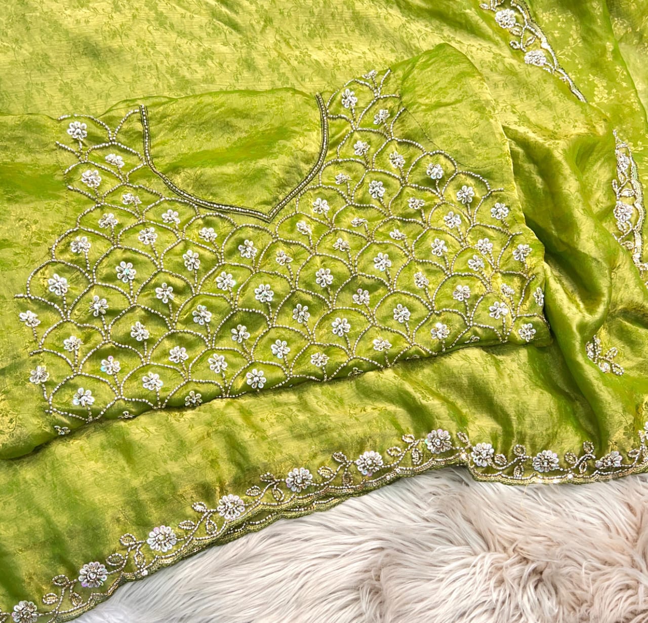 Fancy Space Silk Self Jequard Weaving Fabric Saree