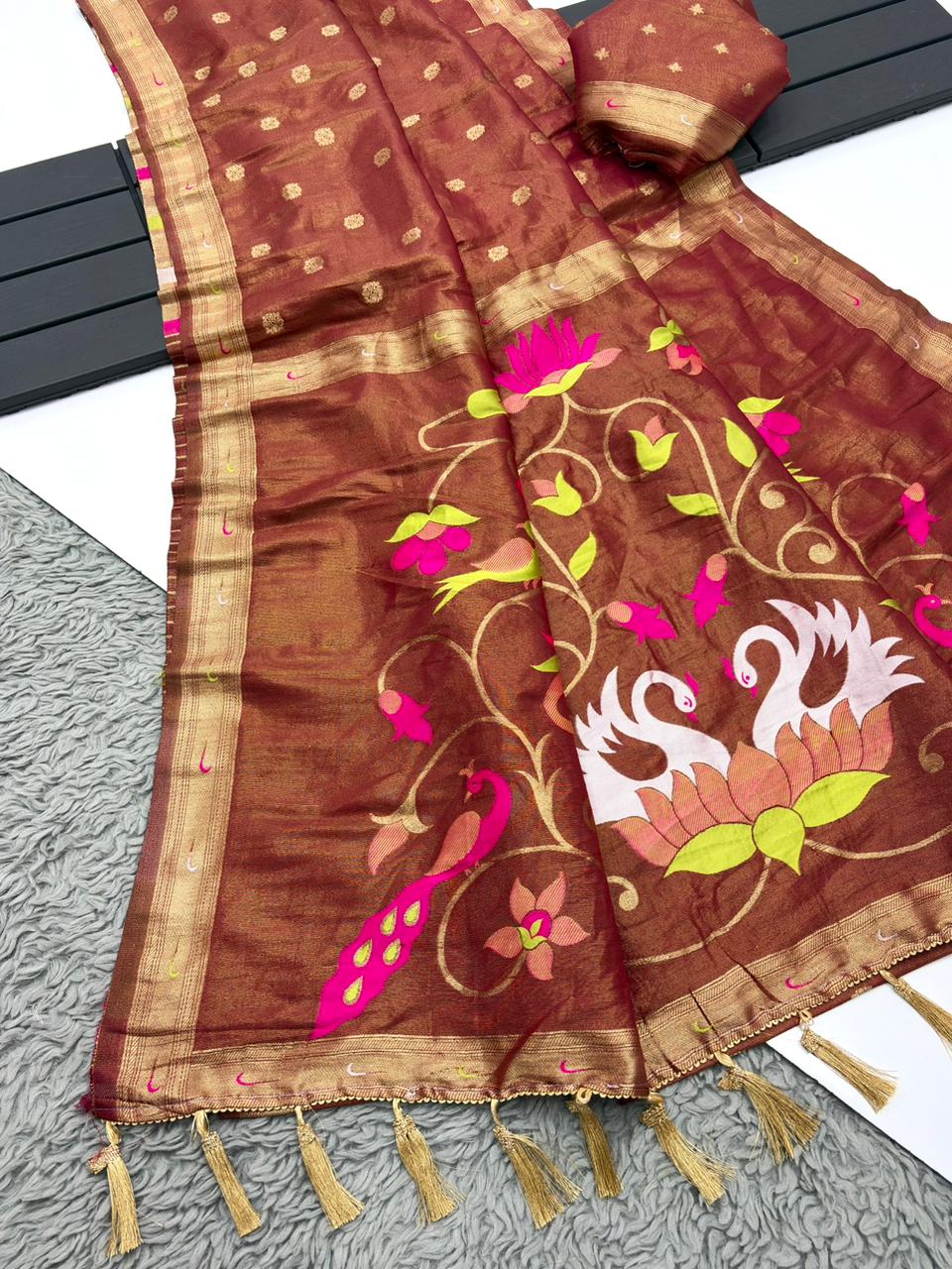 Festive splendor! Our Organza Tissue silk weaving Paithani saree