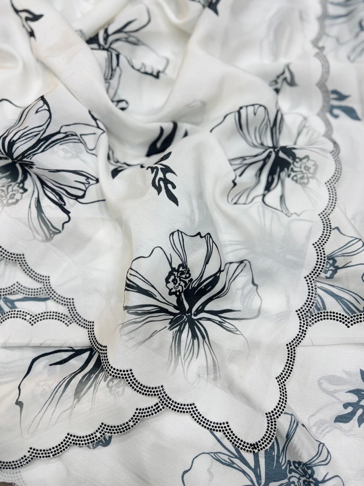 SUPER HIT HO SOFT FABRIC WITH FLOWER DESIGN PRINT ALL OVER SAREE