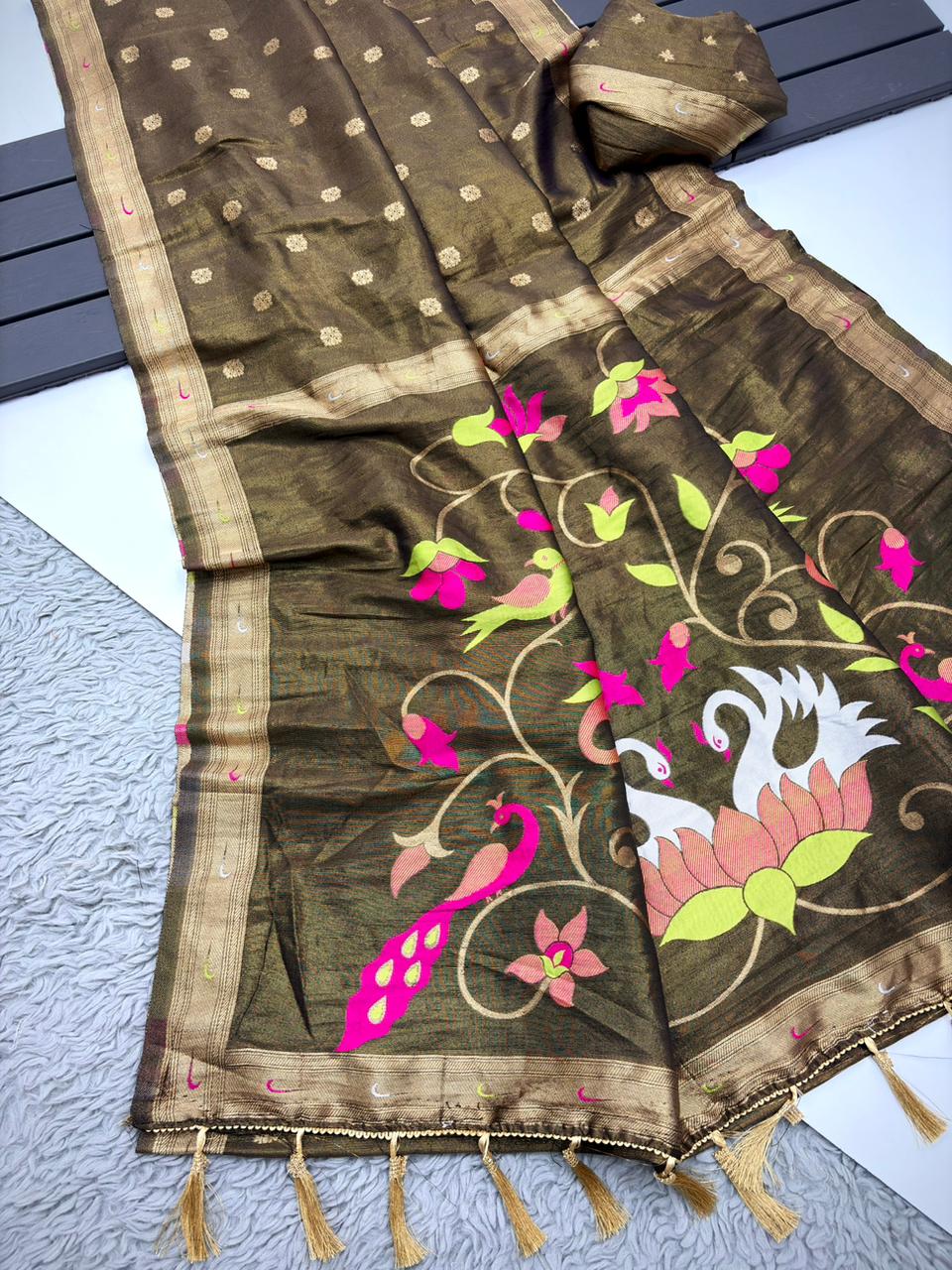 Festive splendor! Our Organza Tissue silk weaving Paithani saree