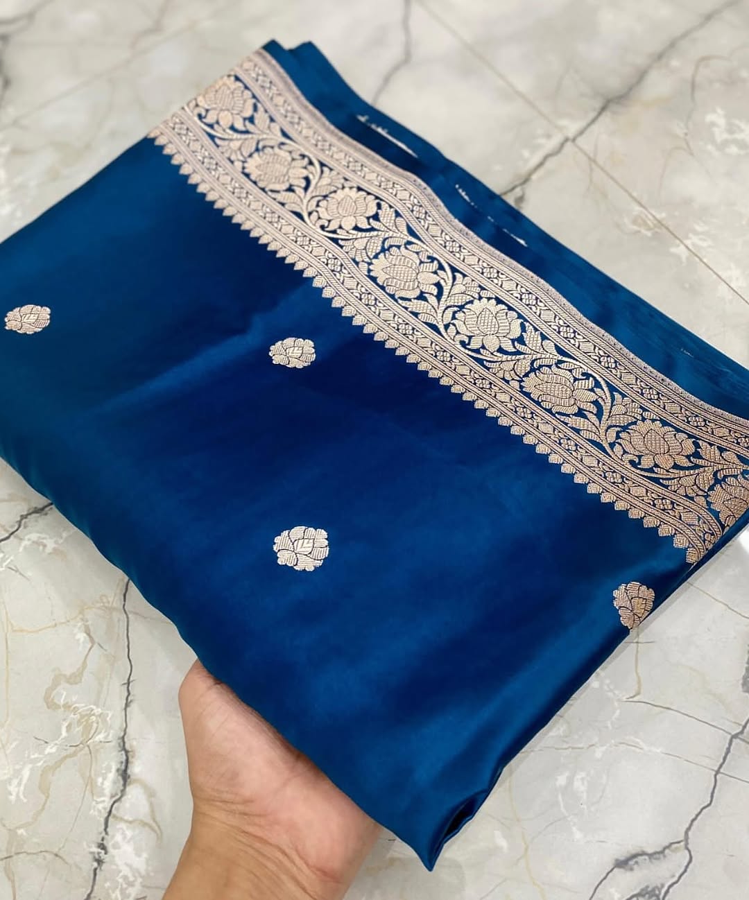 Soft Tissue all over booti weave saree