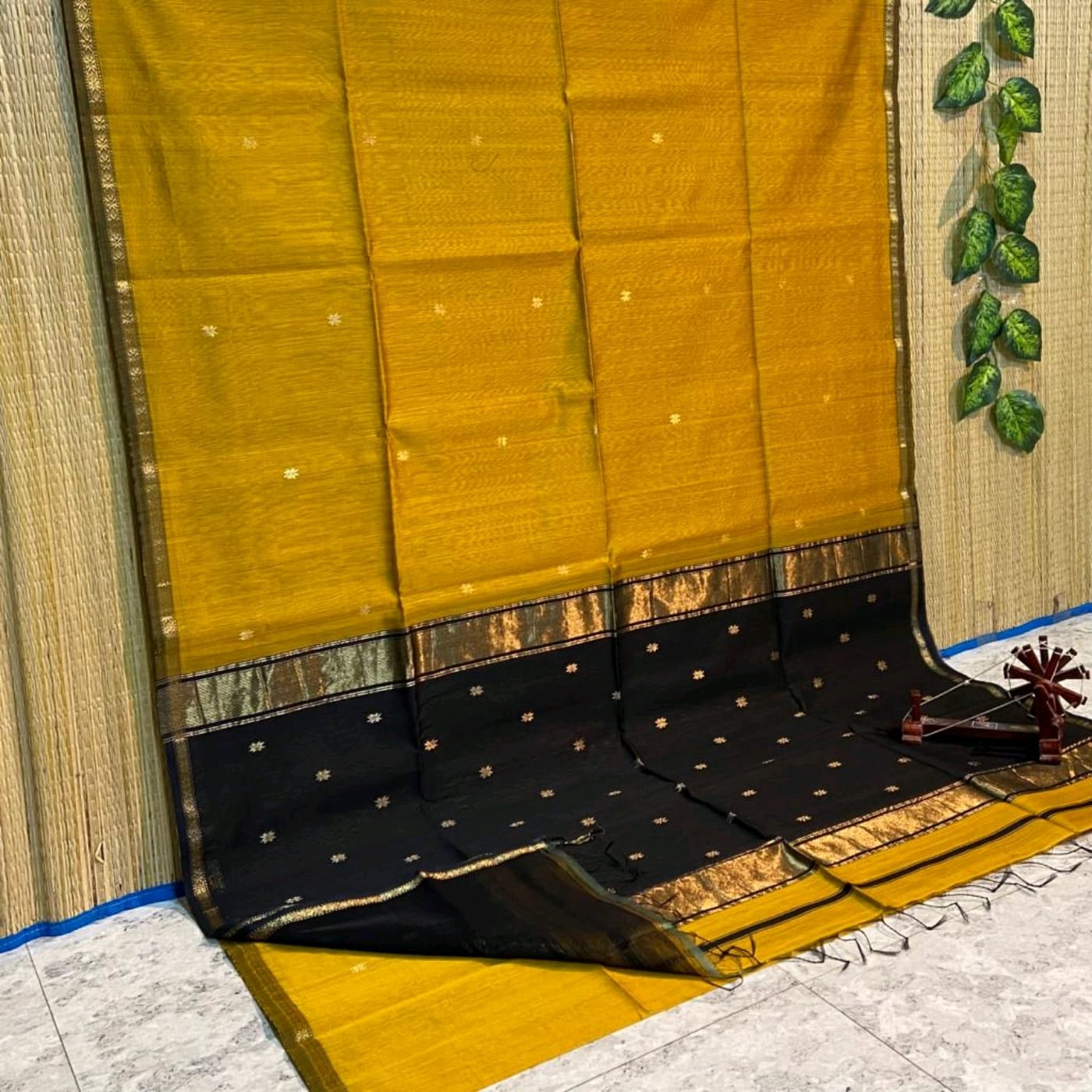 Noyanmoni maheshwari saree