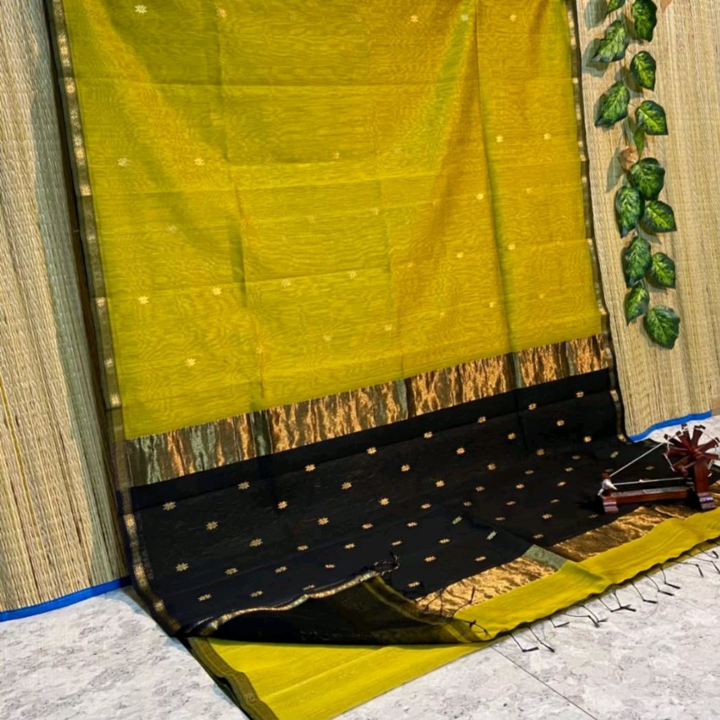 Noyanmoni maheshwari saree