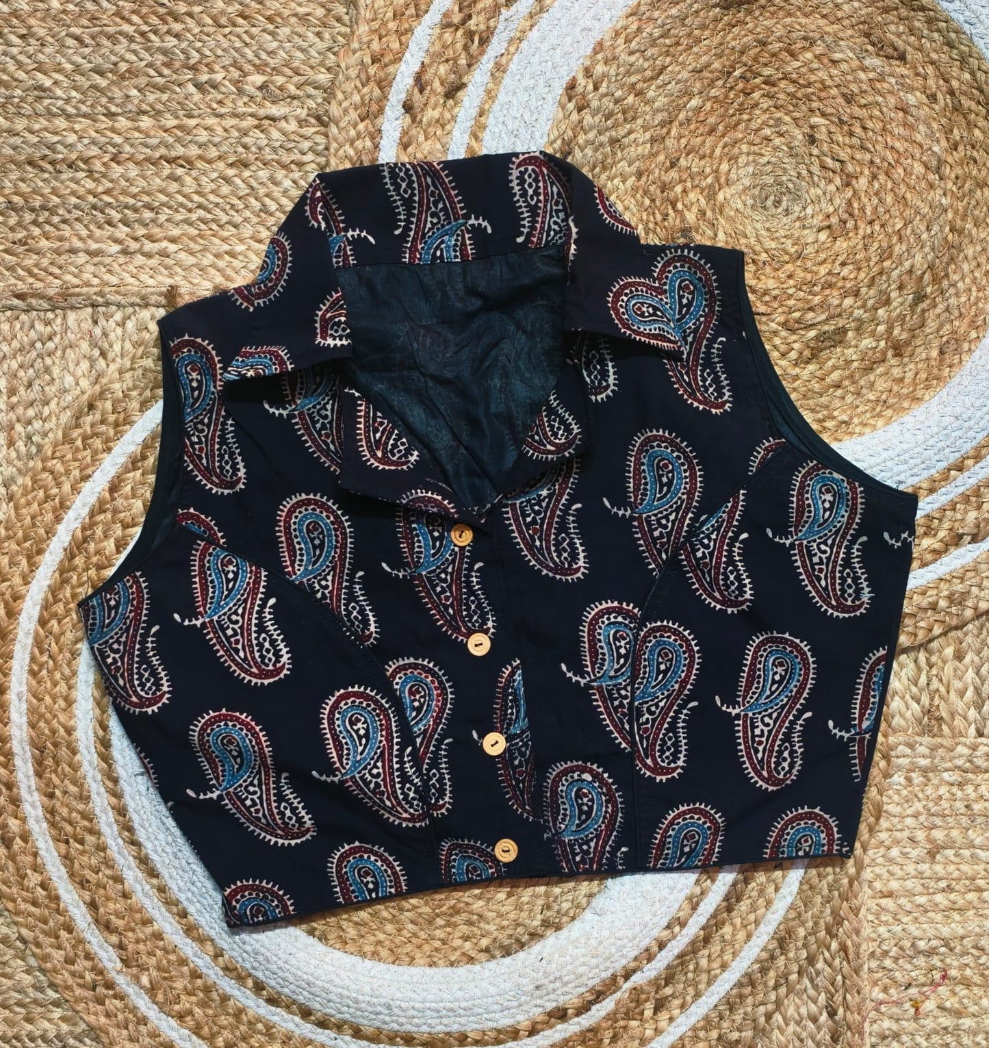 Cotton collar sleeveless ready made blouse
