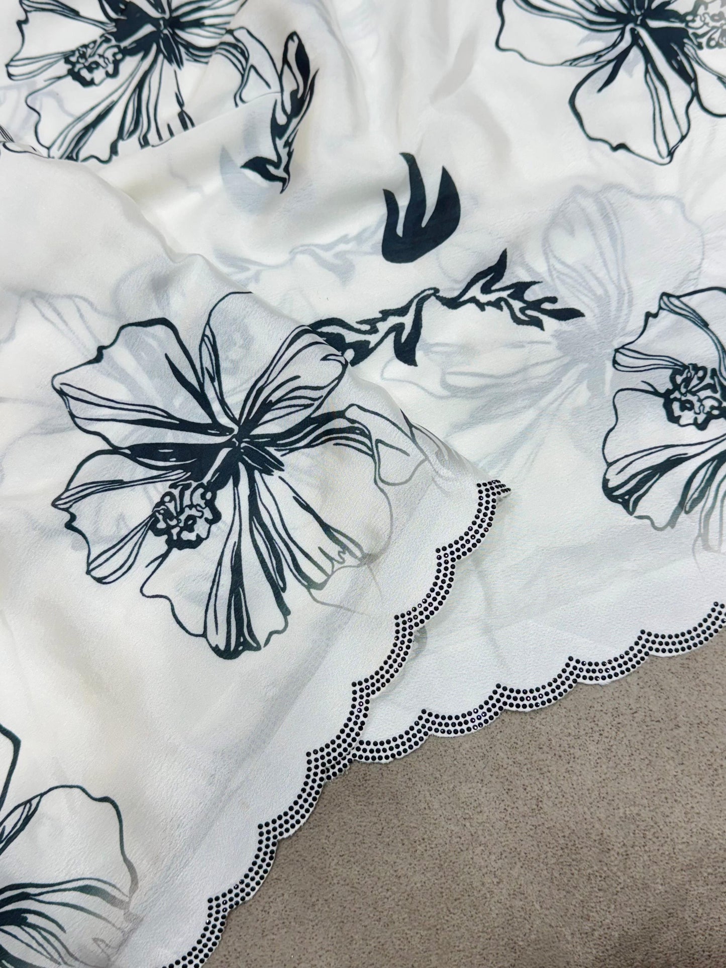 SUPER HIT HO SOFT FABRIC WITH FLOWER DESIGN PRINT ALL OVER SAREE
