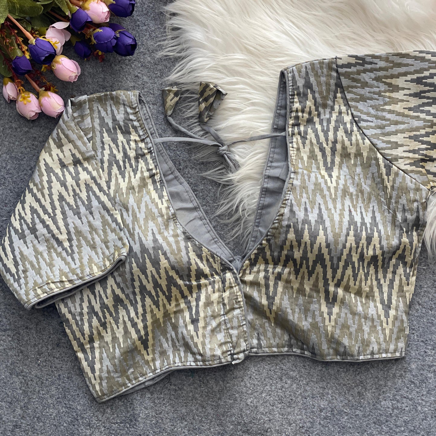 zikzack design deep v neck ready made blouse
