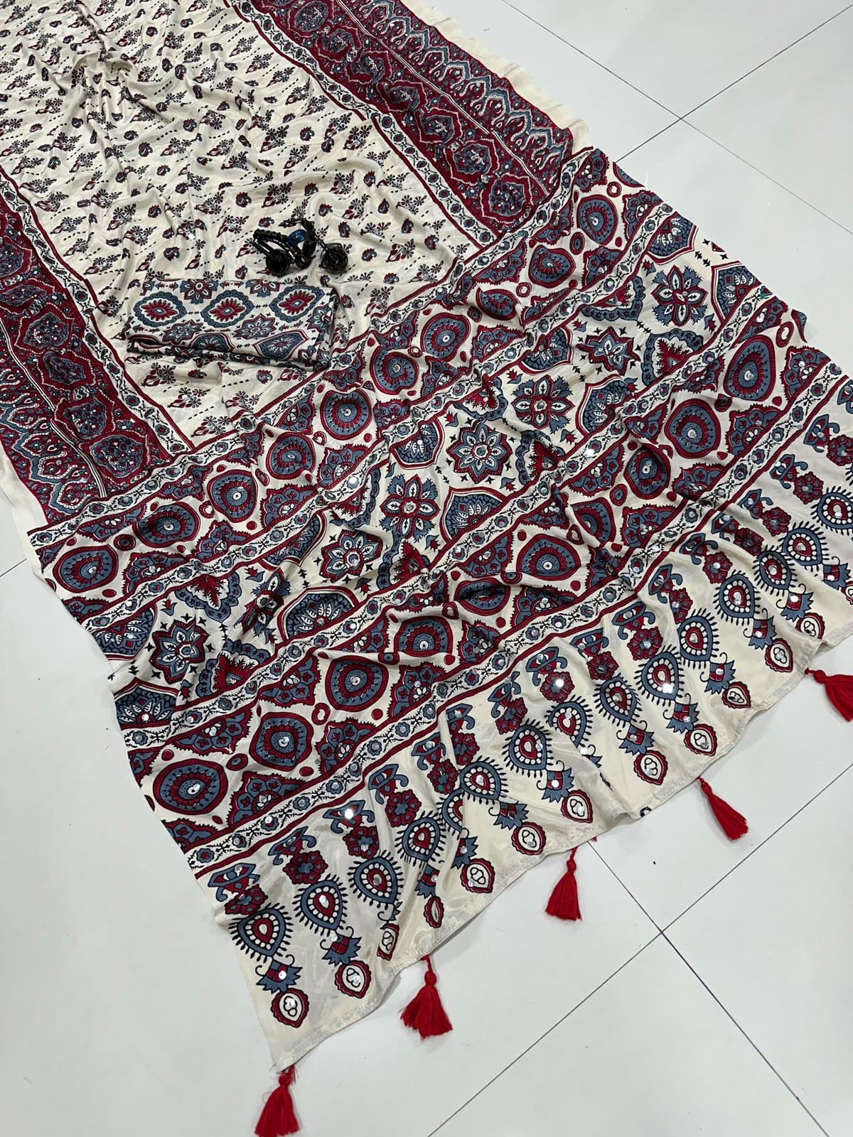 gaji creap silk satin saree