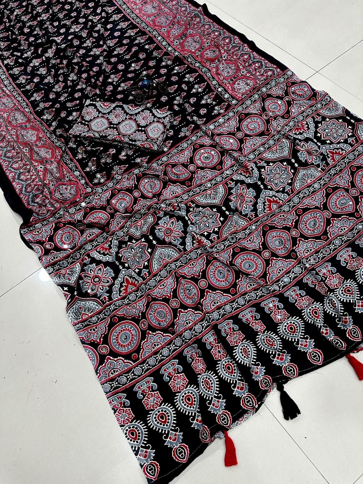 gaji creap silk satin saree