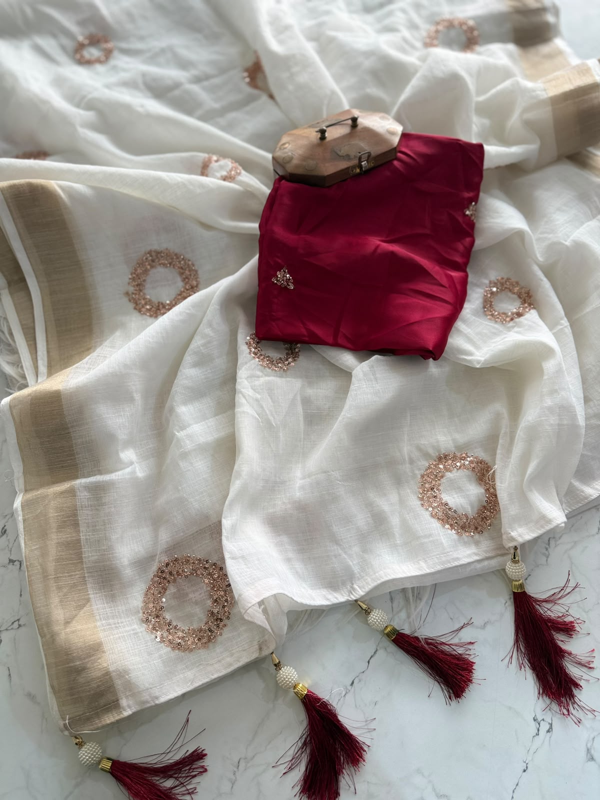 Premium Linen saree With Golden Border