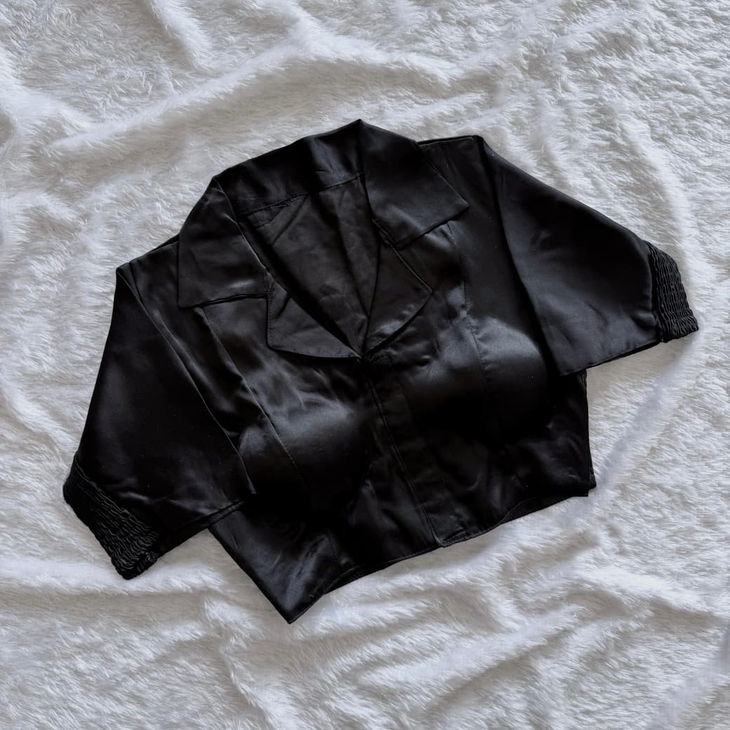 Soft silk fabric with elastic attach for better fitting ready made blouse