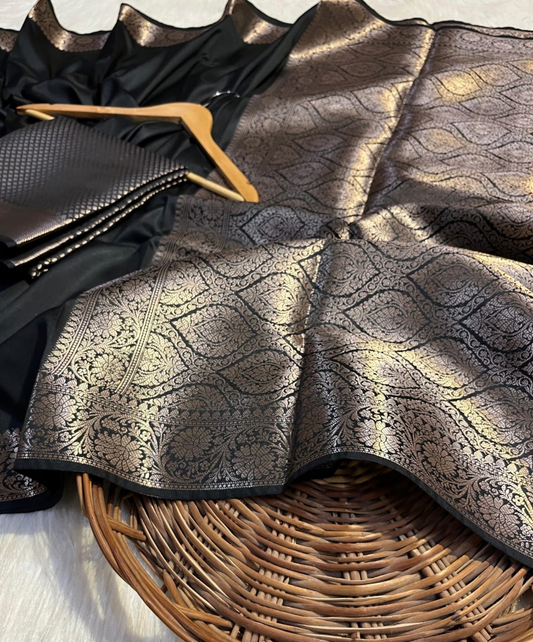 Banarasi Semi katan Soft Saree