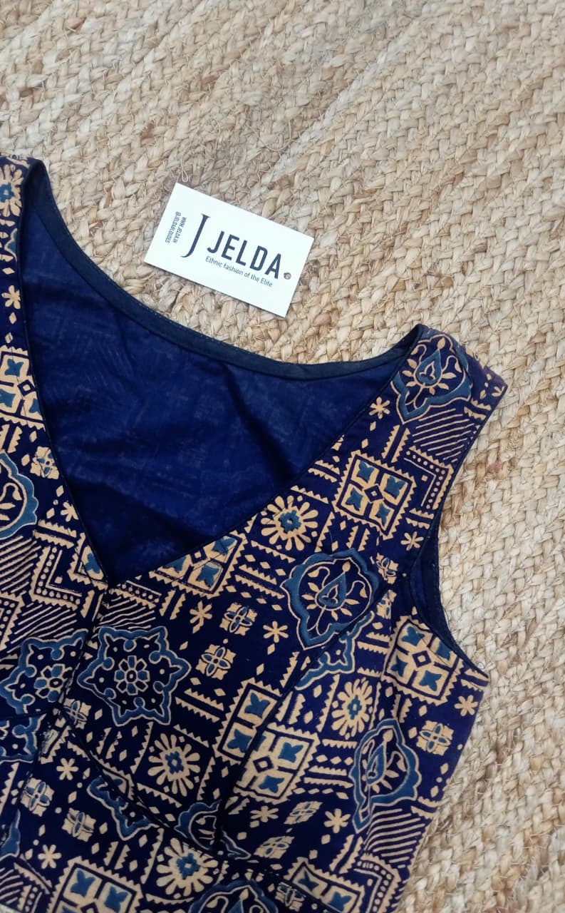 Cotton printed sleeveless ready made blouse