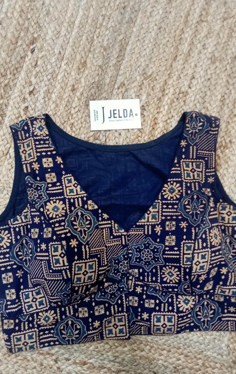 Cotton printed sleeveless ready made blouse