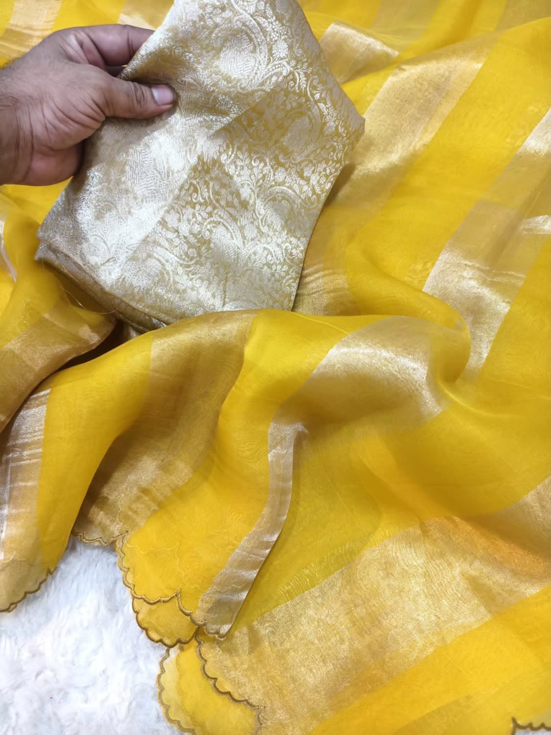 CELEBRATE THIS FESTIVAL SEASON WITH OUR ADOREABLE SAREE TO SHINE