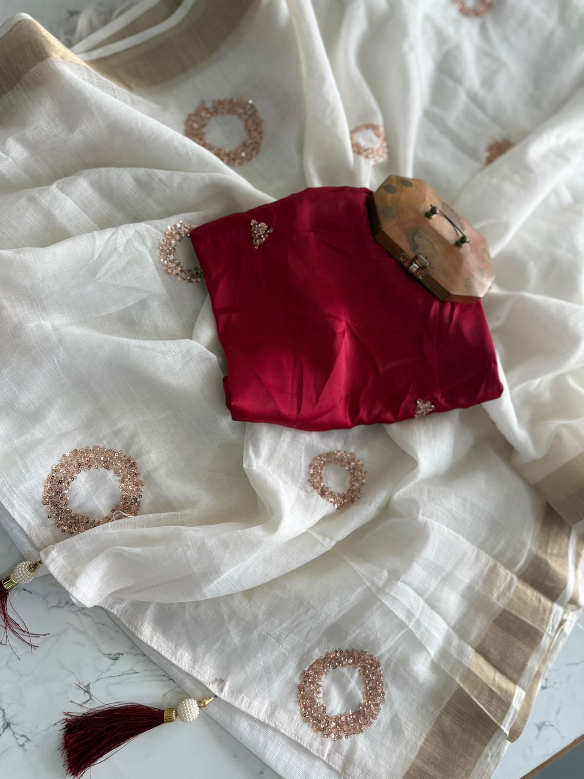 Premium Linen saree With Golden Border