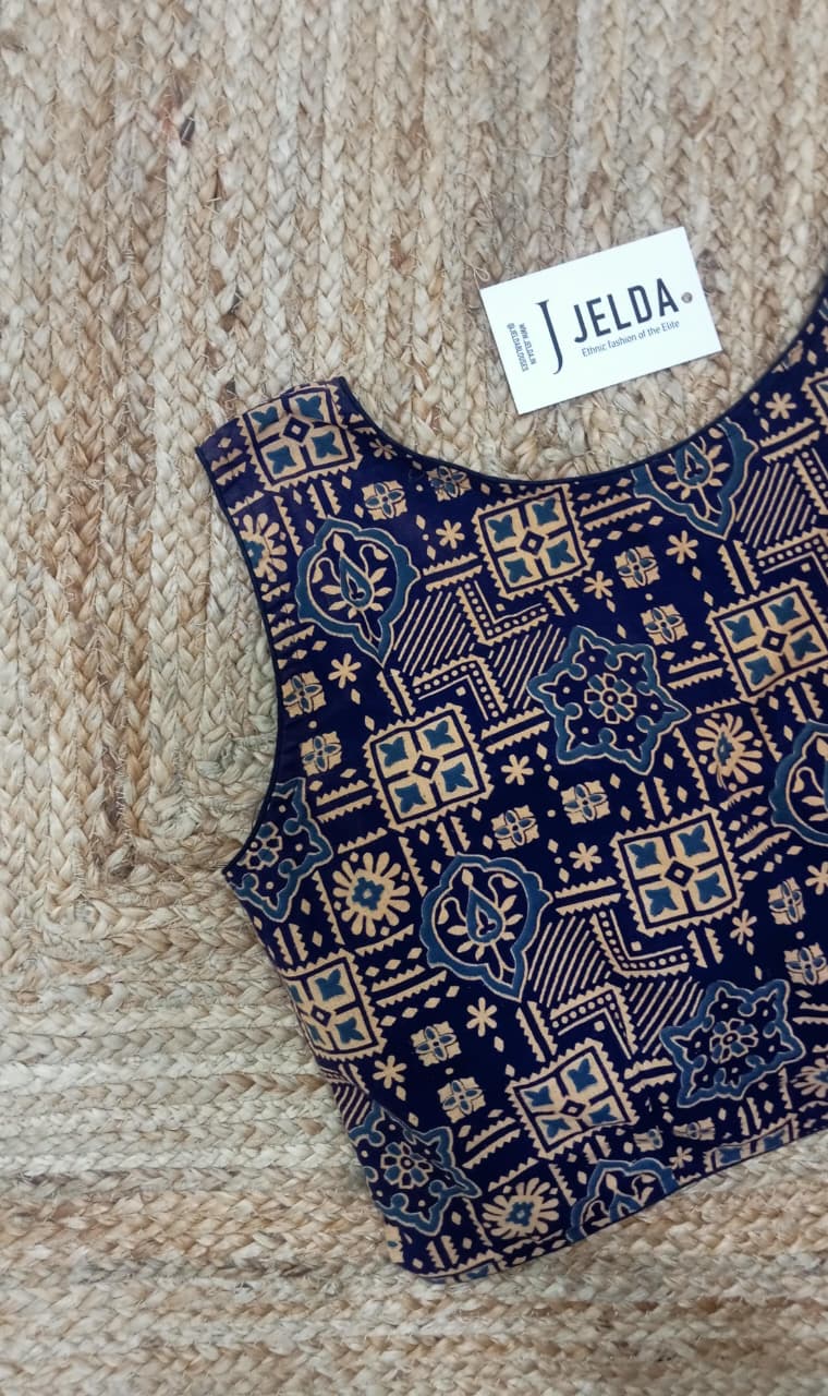 Cotton printed sleeveless ready made blouse