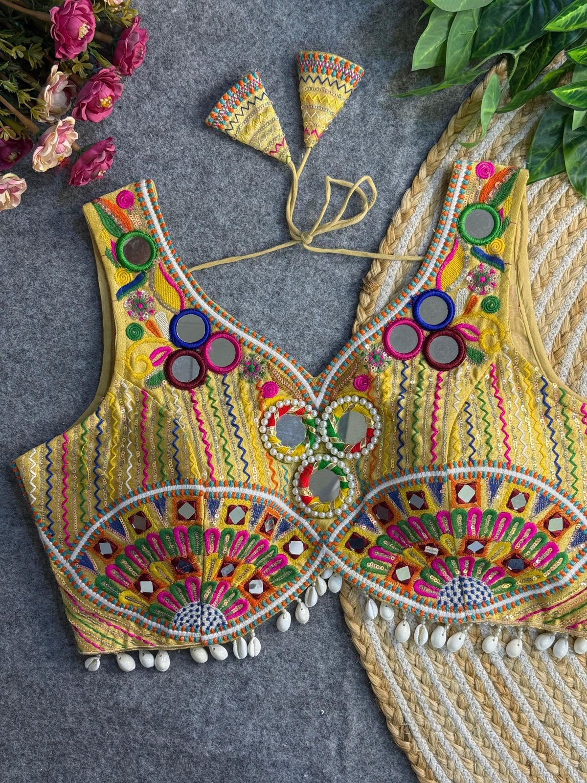 Fancy Design With Gamthi & Shell Lace Pattern ready made blouse