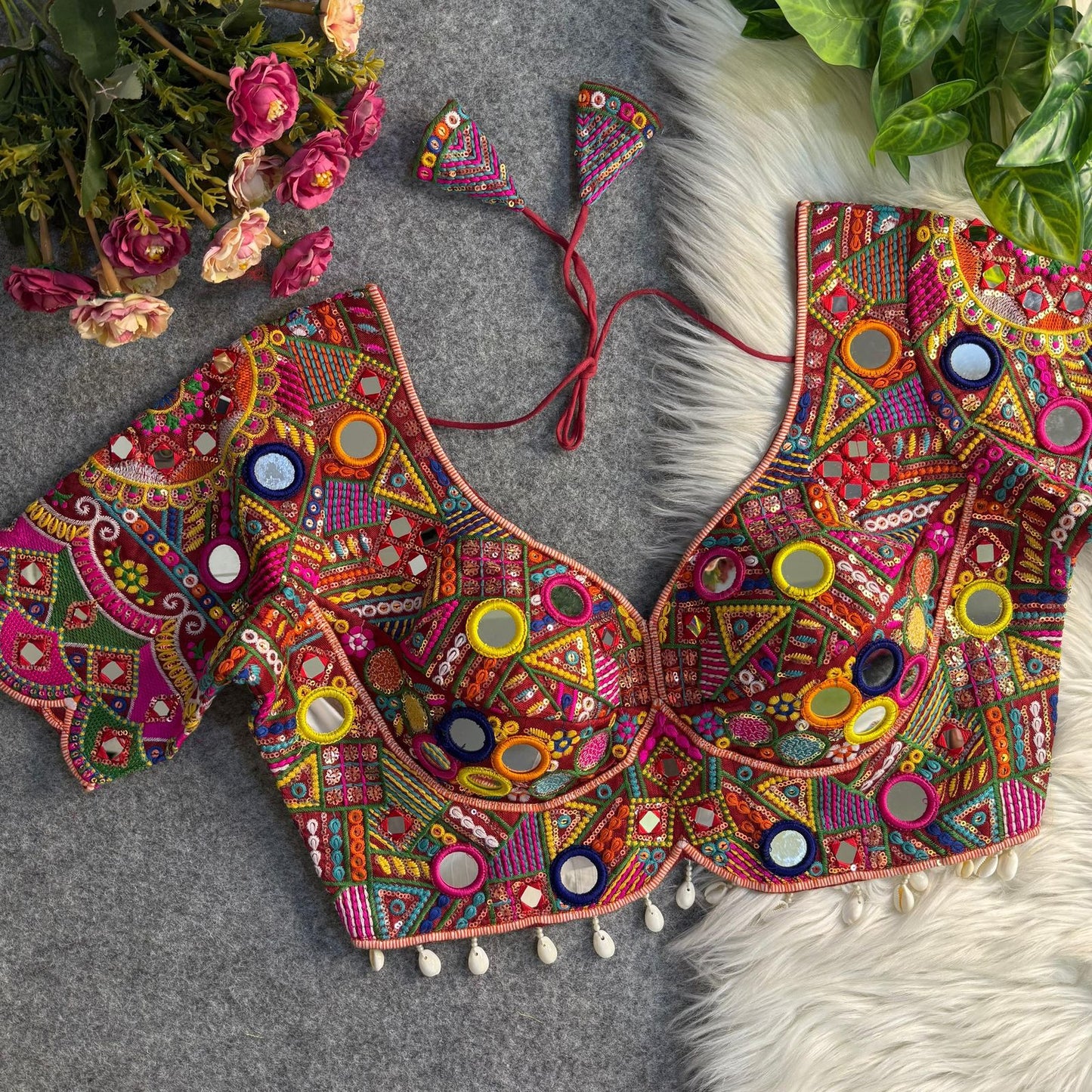 Fancy Design With Gamthi & Shell Lace Pattern ready made blouse