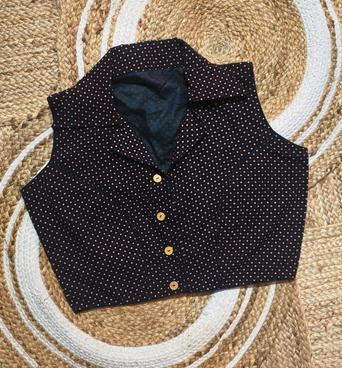 Cotton collar sleeveless ready made blouse