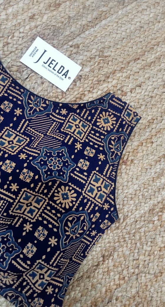 Cotton printed sleeveless ready made blouse