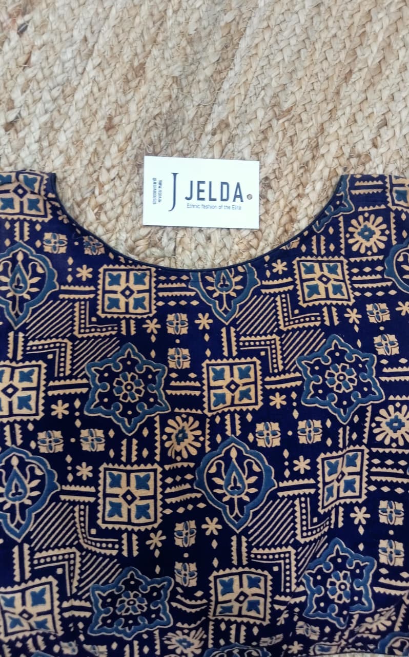 Cotton printed sleeveless ready made blouse