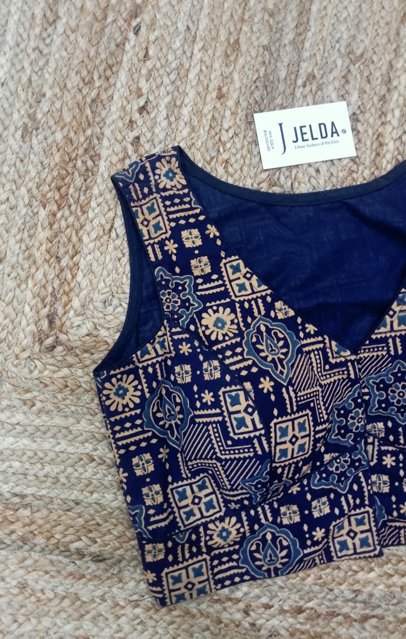 Cotton printed sleeveless ready made blouse